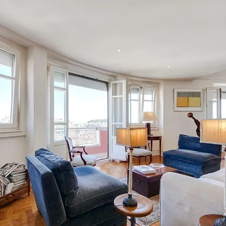 Elegant With Panoramic View In The Heart Of Lissabon